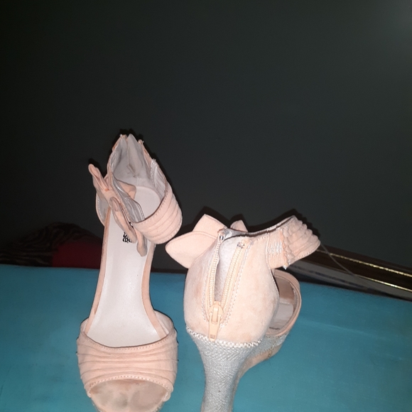 Shoes - Picture 2 of 3